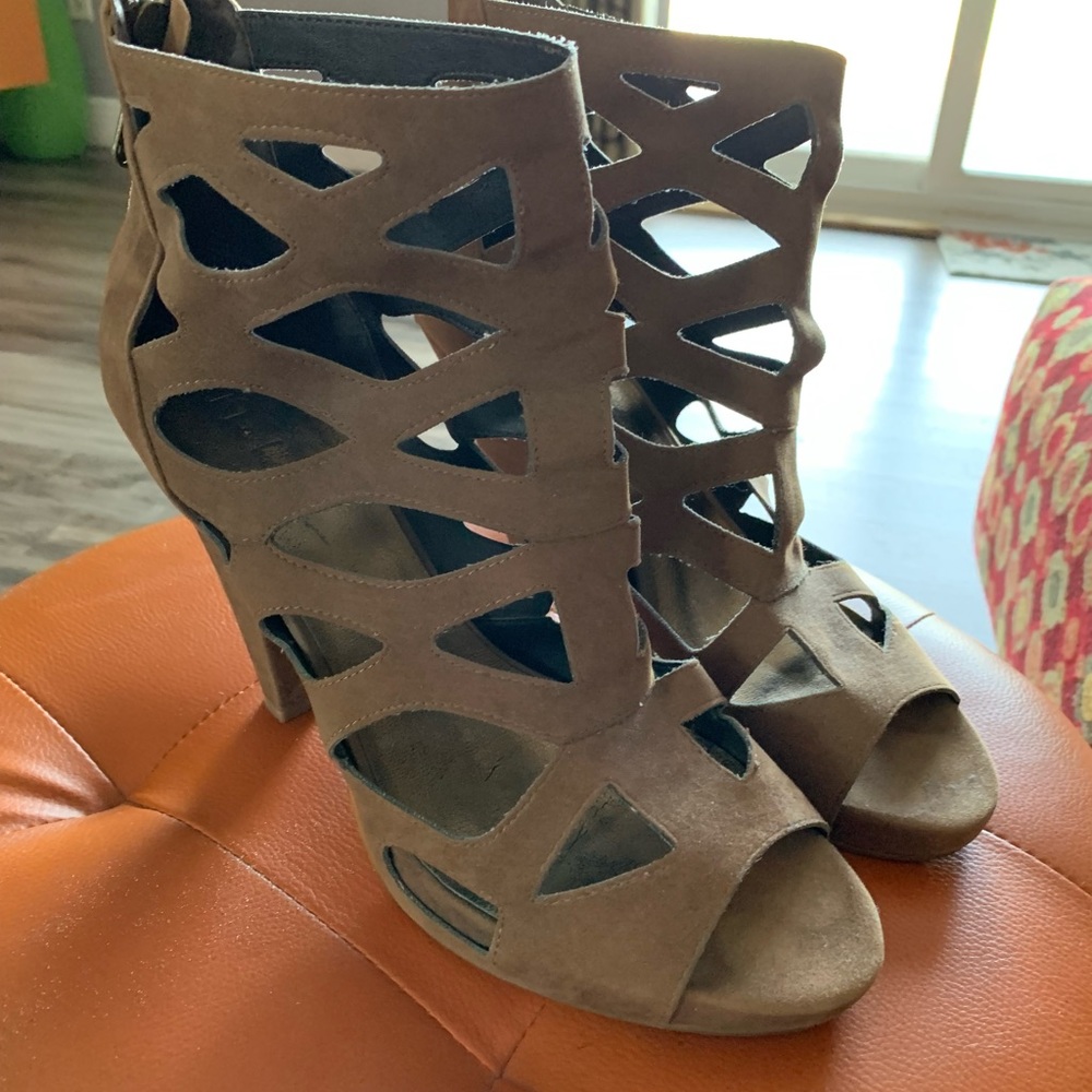 N by Nicole Miller open caged booties brown 11